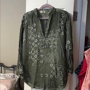 Dolma Green Embellished Tunic with Mandarin Collar
